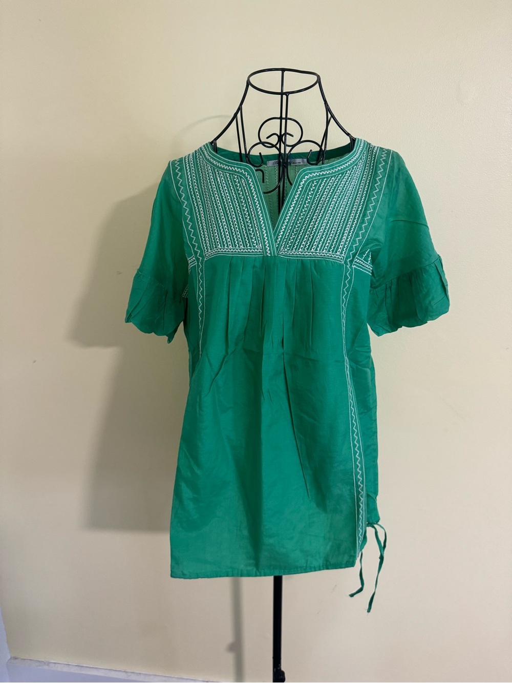 NWT Blue Tassel Collection Anthropologie in Green Embroidery Top Size Large
